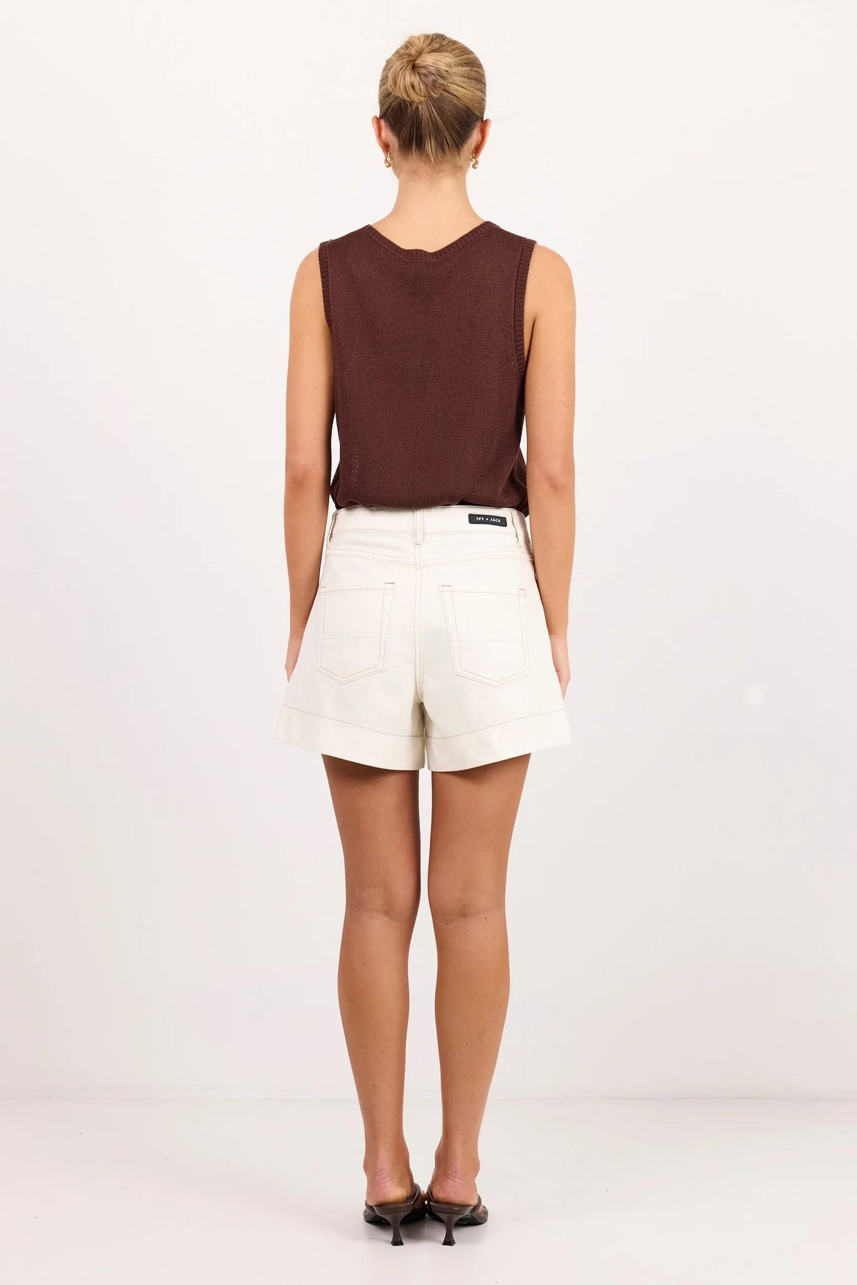 - High-waisted fit gives a flattering silhouette
- Front pockets and contrast stitching add modern detail
- Zip closure for a clean, classic finish
- Fabric - 100% Cotton