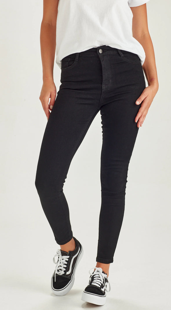 Mid/high waist, ultra stretch denim skinny jean.

With a pitch black colour, superior colour fastness and 4 way comfort &amp; hold technology.

Fitted yet comfortable. Fixed waist band with belt loops, 70.5% cotton, 27.5% polyester, 2% spandex, zip fly, classic 5 pocket design.