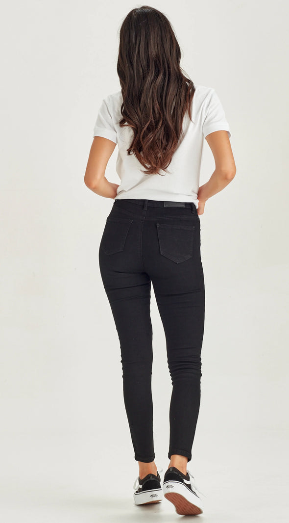 Mid/high waist, ultra stretch denim skinny jean.

With a pitch black colour, superior colour fastness and 4 way comfort &amp; hold technology.

Fitted yet comfortable. Fixed waist band with belt loops, 70.5% cotton, 27.5% polyester, 2% spandex, zip fly, classic 5 pocket design.