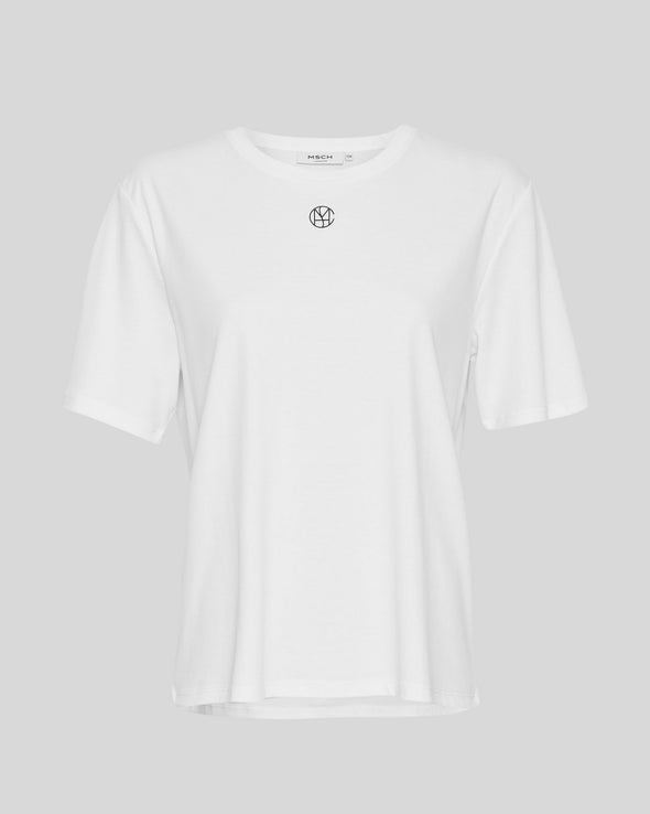 Boxy fit

Model is 175cm and wears a size S/M

100% Organic Cotton

Soft, premium organic cotton

Clean minimalist logo design

Classic crew neckline and short sleeves

Easy to style and wear year-round