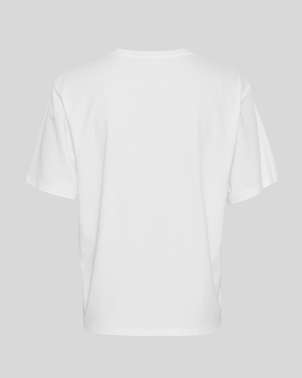 Boxy fit

Model is 175cm and wears a size S/M

100% Organic Cotton

Soft, premium organic cotton

Clean minimalist logo design

Classic crew neckline and short sleeves

Easy to style and wear year-round