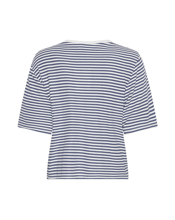 Boxy fit


Super soft, breathable Modal blend

Relaxed boxy fit for all-day comfort

Round neckline with contrast detail

Classic stripe design for easy styling

Composition

95% TENCEL™ Modal fibers

5% Elastane