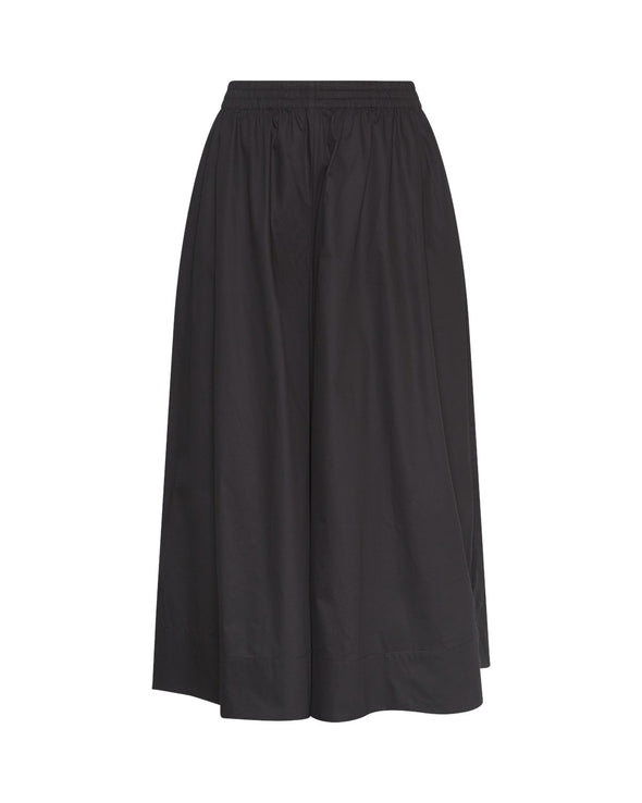 Wide-leg culotte design mimics a skirt
High elastic waistband for comfort
Side pockets included
Made from 100% cotton
Elegant and versatile for various looks