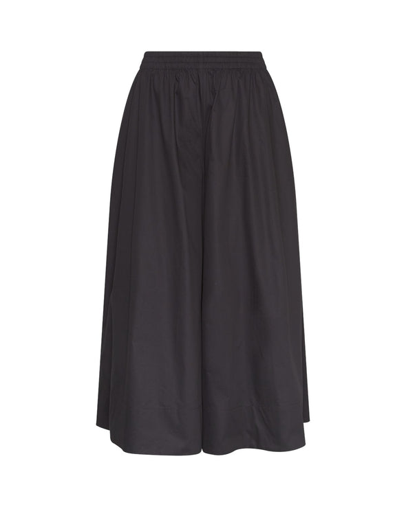 Wide-leg culotte design mimics a skirt
High elastic waistband for comfort
Side pockets included
Made from 100% cotton
Elegant and versatile for various looks