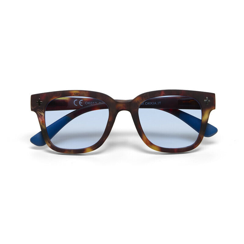Frame colour: Havana Yellow

Lens colour: Blue Gradient

Light Filter Category 1 (43–80% transmission) — perfect for gentle sunlight

Large focal length for enhanced style and coverage