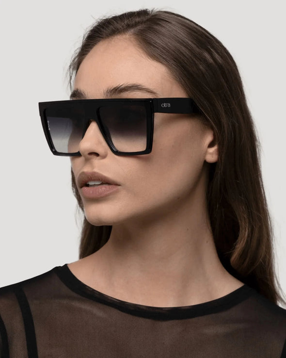 Oversized flat top shield sunglasses in black with faded lens from Otra