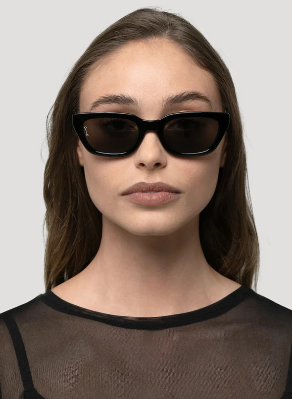 This sophisticated pair blends timeless elegance and quiet luxury, creating a simple yet powerful design. The Nove sunglasses will fit with any style or personality, making them your perfect daily companion.