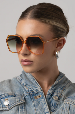 HEXAGON OVERSIZED MOD SUNGLASSES IN GOLD FRAME AND GREEN LENS