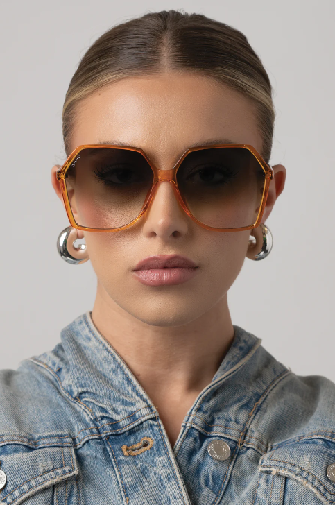 HEXAGON OVERSIZED MOD SUNGLASSES IN GOLD FRAME AND GREEN LENS
