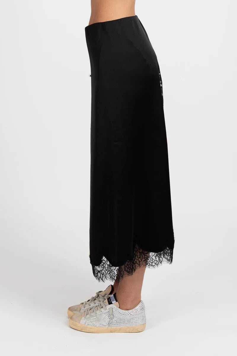 Flattering bias cut silhouette

Satin look fabric with beautiful drape

Delicate floral lace detailing

Asymmetric lace trimmed hem

Comfortable elastic waistband

Easy to dress up or down