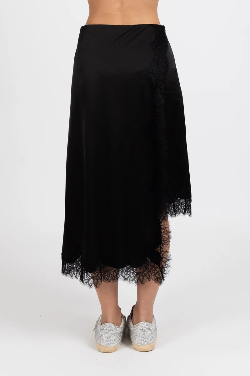 Flattering bias cut silhouette

Satin look fabric with beautiful drape

Delicate floral lace detailing

Asymmetric lace trimmed hem

Comfortable elastic waistband

Easy to dress up or down