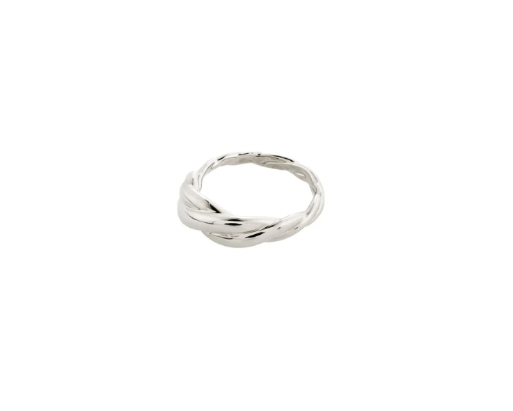 Live the simple life and find the joy of simple beauty. The elegant silver-plated Jonna ring from Pilgrim has a simple twisted design and exudes pure classic beauty. The soft bows create a harmonious look, and the ring will be a beautiful addition to your jewellery collection and your everyday styles.