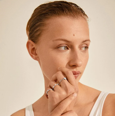 Stacked is cool. The three silver-plated rings with Preciosa crystals provide the opportunity to create the perfect shiny, stacked look. The feminine and simple rings are at the same time both cool and cute and can therefore be used for both chill and classy outfits.