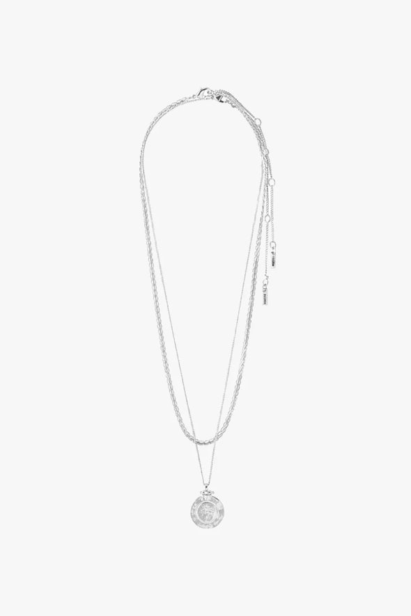 The silver-plated necklace is a classic favourite for your jewellery collection. Here you get a smart 2-in-1 feature with two separate chains in one set. Slim rope chain of 38 cm + 9 cm extension chain and coin chain of 40 cm + 9 cm extension chain. Create the perfect layered look with the beautiful and cool layered coin chains.