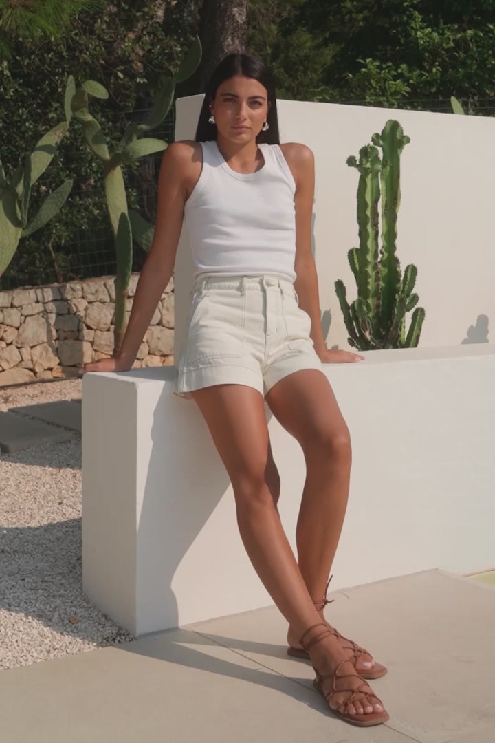 - High-waisted fit gives a flattering silhouette
- Front pockets and contrast stitching add modern detail
- Zip closure for a clean, classic finish
- Fabric - 100% Cotton