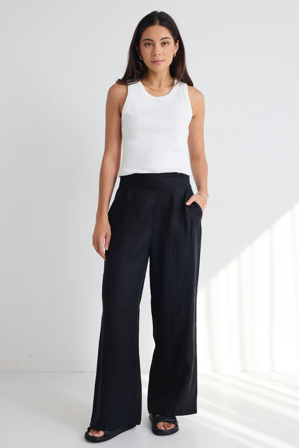 Sleeveless design for breathable comfort

Stretchy rib knit with a snug, flattering fit

95% cotton, 5% elastane for softness and stretch

Pairs effortlessly with skirts, pants, and shorts