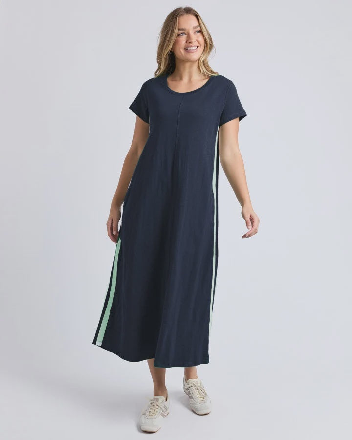 Relaxed, flattering A-line silhouette

Classic round neckline

Short set-in sleeves

Easy midi length

Straight hem

Pullover design with no fastenings

On-trend side taping detail

Functional pockets

Lightweight stretch cotton

Fabric composition: 100% cotton