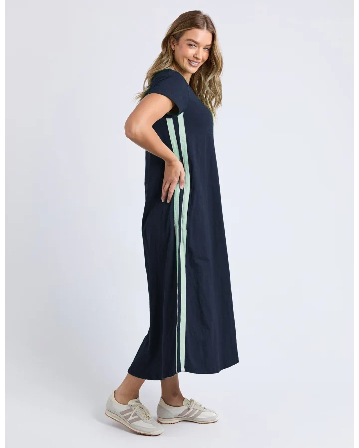 Relaxed, flattering A-line silhouette

Classic round neckline

Short set-in sleeves

Easy midi length

Straight hem

Pullover design with no fastenings

On-trend side taping detail

Functional pockets

Lightweight stretch cotton

Fabric composition: 100% cotton