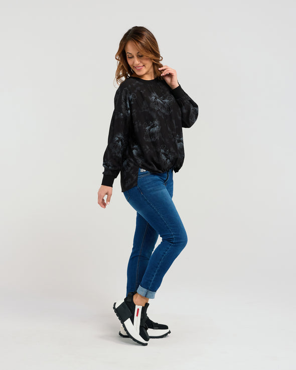 Effortlessly embrace laid-back luxury with the Isla Top. Refined with the Shadow Garden print - easily pair back with denim or a black pant for a tonal design. Fit for comfort and versatility, this loose-fit top features a round neckline and a soft floral pattern keeping things subtle. Its relaxed silhouette and neutral colour palette make it a must-have for any wardrobe.