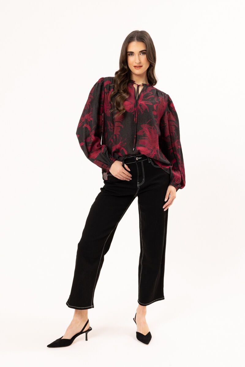 Merlot floral print

Soft ribbed texture

Round neckline with tie keyhole detail

Elasticated cuffs

Relaxed fit

Lightweight, floaty feel

Fabric
86% Viscose, 14% Nylon
