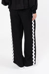 65% Viscose, 35% Nylon

Pull on style with elasticated waistband at back

Functional side pockets

Ric rac trim detailing along side seams

Wide leg silhouette for a relaxed fit

Standard fit for everyday comfort