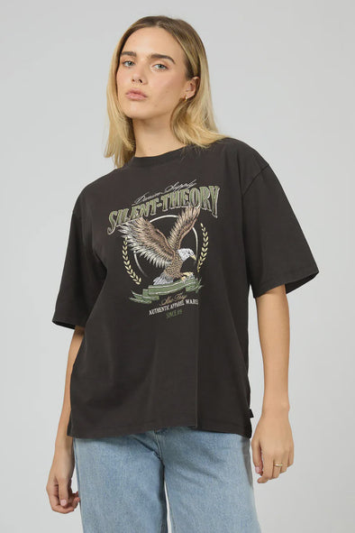 The Airborne Tee offers a sophisticated take on casual wear with its oversized silhouette and heavyweight jersey fabric. Featuring a distinguished Americana print, this tee combines a relaxed fit with a premium texture, providing an effortlessly refined statement piece for your wardrobe.