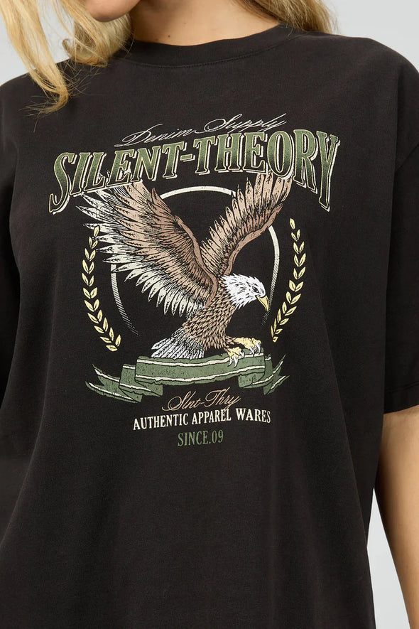 The Airborne Tee offers a sophisticated take on casual wear with its oversized silhouette and heavyweight jersey fabric. Featuring a distinguished Americana print, this tee combines a relaxed fit with a premium texture, providing an effortlessly refined statement piece for your wardrobe.