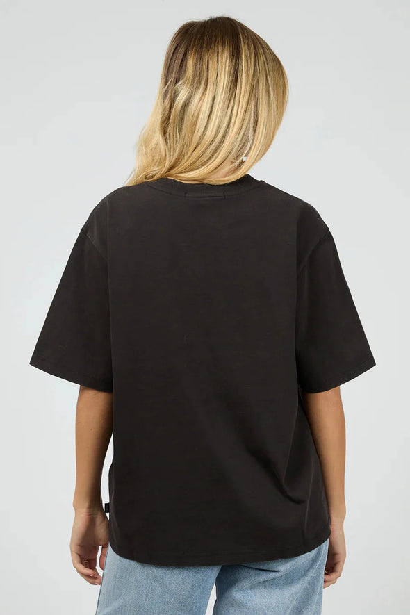 The Airborne Tee offers a sophisticated take on casual wear with its oversized silhouette and heavyweight jersey fabric. Featuring a distinguished Americana print, this tee combines a relaxed fit with a premium texture, providing an effortlessly refined statement piece for your wardrobe.