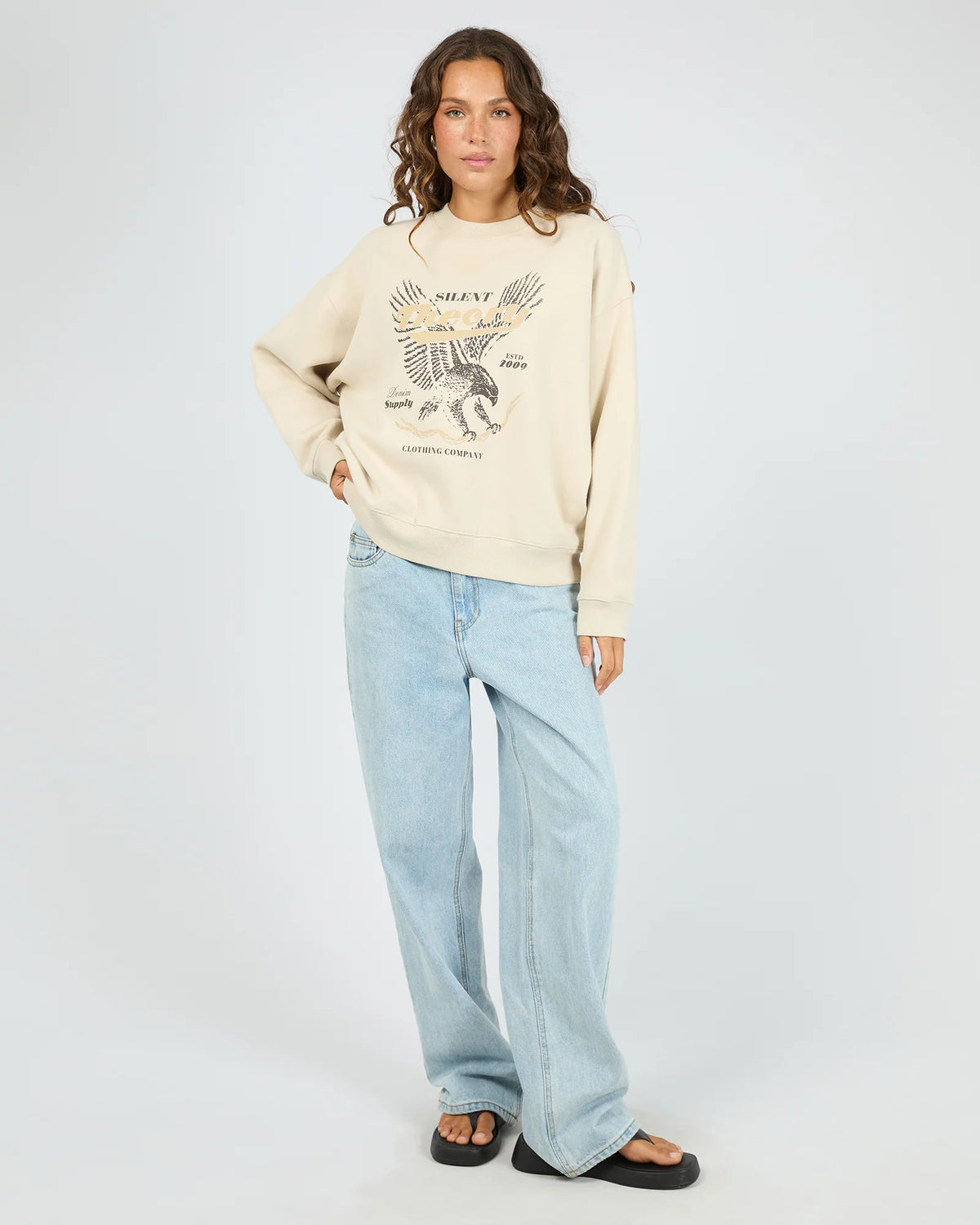Oversized fit
Washed effect
Front chest graphic
80% Cotton 20% Polyester