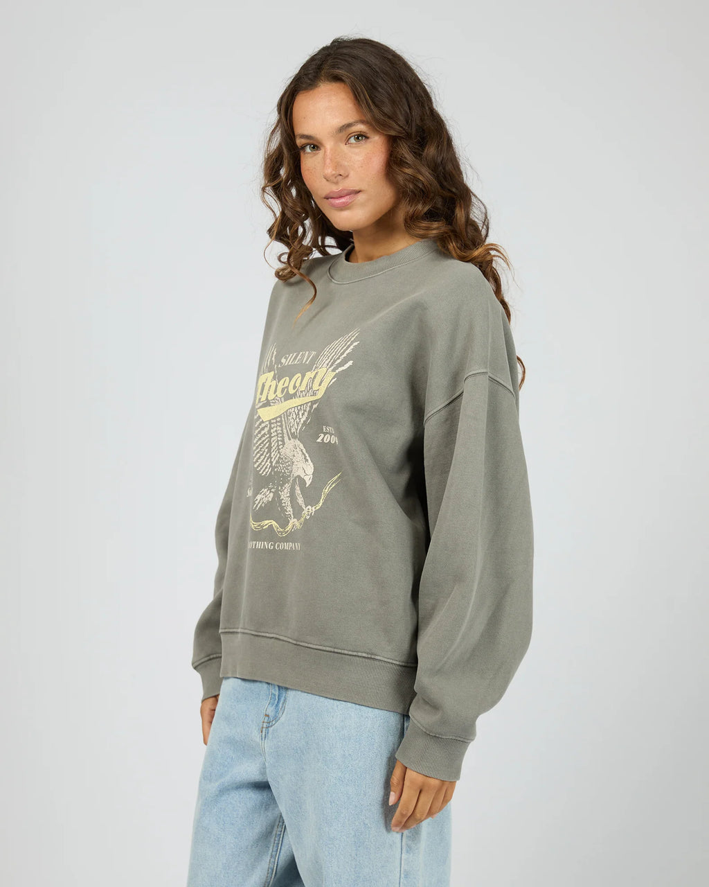 Ribbed crew neckline, cuffs, and hem to retain shape.
Muted, washed-out grey "Coal" hue.
An eagle graphic at the front.
Long sleeves with dropped shoulders.
Fleece-lined.
Oversized fit.
