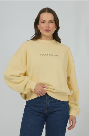 Super soft cotton-blend fleece

Subtle Silent Theory chest logo

Oversized fit for relaxed styling

80% cotton, 20% polyester