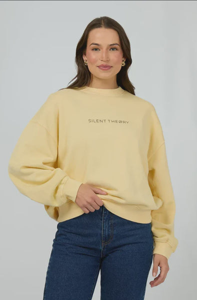 Super soft cotton-blend fleece

Subtle Silent Theory chest logo

Oversized fit for relaxed styling

80% cotton, 20% polyester