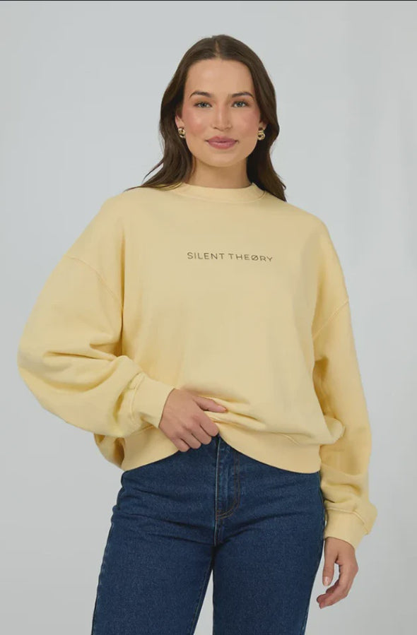 Super soft cotton-blend fleece

Subtle Silent Theory chest logo

Oversized fit for relaxed styling

80% cotton, 20% polyester