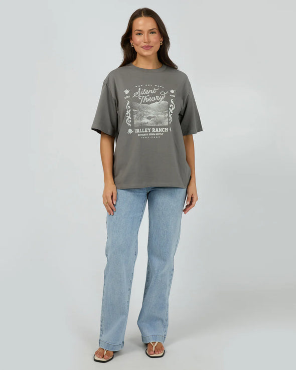 The Valley Tee blends a heavyweight jersey fabric with an oversized fit for a laid-back yet polished look. Its western-inspired front graphic adds subtle character, making it an elegant choice to pair effortlessly with your favourite denim for easy, refined style.