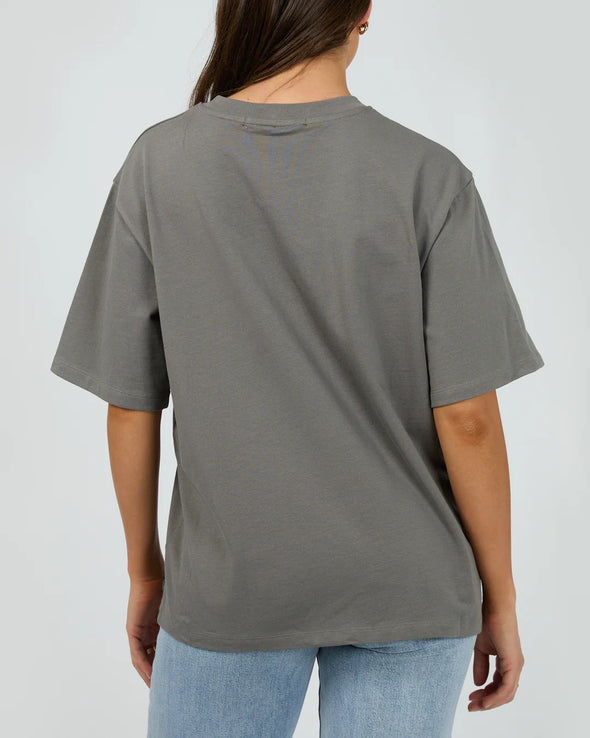 The Valley Tee blends a heavyweight jersey fabric with an oversized fit for a laid-back yet polished look. Its western-inspired front graphic adds subtle character, making it an elegant choice to pair effortlessly with your favourite denim for easy, refined style.