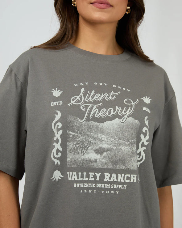 The Valley Tee blends a heavyweight jersey fabric with an oversized fit for a laid-back yet polished look. Its western-inspired front graphic adds subtle character, making it an elegant choice to pair effortlessly with your favourite denim for easy, refined style.