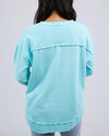 Add a pop of colour to your casual wardrobe with the Foxwood Simplified Crew in Light Blue. This vibrant crew is the ultimate layering piece, designed to bring both comfort and style to your everyday outfits. Featuring a relaxed round neckline, a flattering hi-lo hemline with side splits, and trendy raw edge detailing, this crew offers an effortlessly cool vibe. The embroidered Foxwood logo on the chest adds a touch of signature style, making this a go-to piece for any casual look.

Made from 100% cotton, i