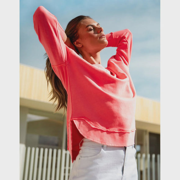 Add a BRIGHT pop of colour to your casual wardrobe with the Foxwood Simplified Crew in Neon Pink. This vibrant crew is the ultimate layering piece, designed to bring both comfort and style to your everyday outfits. Featuring a relaxed round neckline, a flattering hi-lo hemline with side splits, and trendy raw edge detailing, this crew offers an effortlessly cool vibe. The embroidered Foxwood logo on the chest adds a touch of signature style, making this a go-to piece for any casual look.

 100% cotton