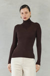 Experience effortless elegance with the Isla Top. Made from 100% super soft merino wool, this wardrobe staple offers lightweight warmth in colder weather and natural breathability for comfort in milder temperatures. Perfect for layering and suitable for any occasion. Elevate your style with the Isla Top.
