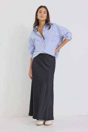 The Prodigy bias skirt is your style’s secret weapon—flowy, flattering, and full of fun movement. Its soft drape and clever cut make every step feel like a little dance. Pair it with heels for a night out or sneakers for everyday cool—you’ll never want to take it off!
