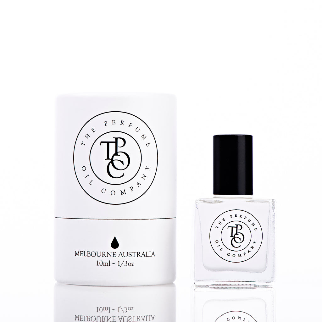 Notes of Cedar, Cardamon, Violet, Leather, Amber, Iris and Sandalwood.