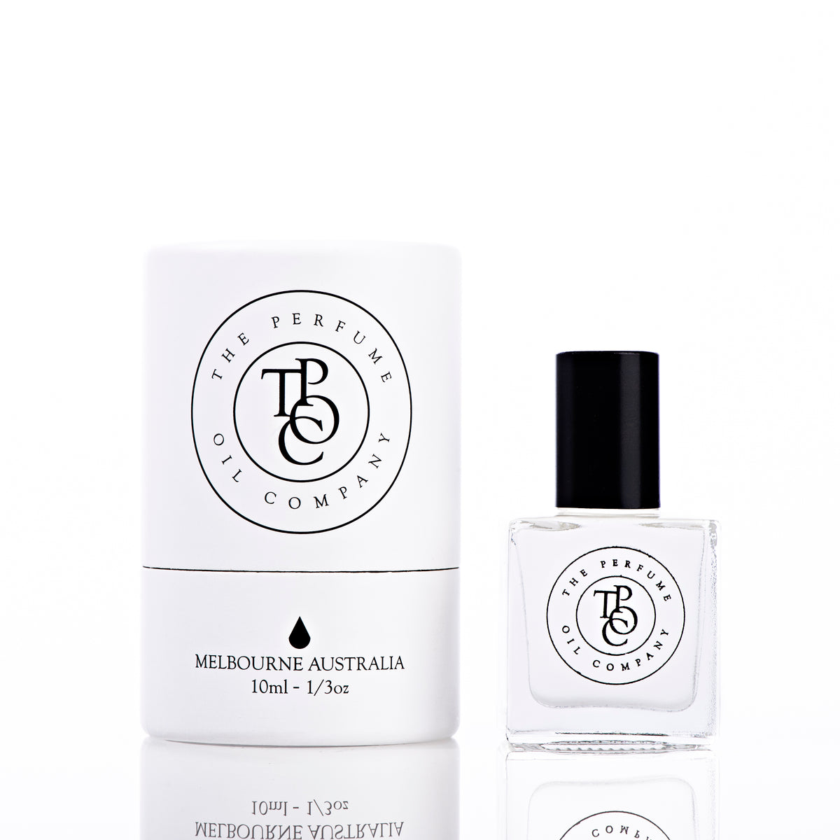Notes of Cedar, Cardamon, Violet, Leather, Amber, Iris and Sandalwood.