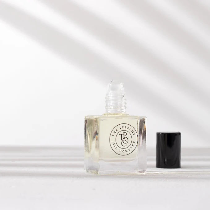 Notes of Cedar, Cardamon, Violet, Leather, Amber, Iris and Sandalwood.
