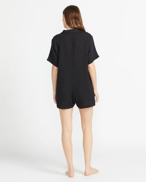 Get beach-ready in style with Volcom's Easy Breezy Romper. Made with airy cotton gauze, this romper is perfect for throwing over your swimwear or wearing alone. The tailored design, complete with a collar and front buttons, offers a relaxed and effortless fit. Featured in classic black.