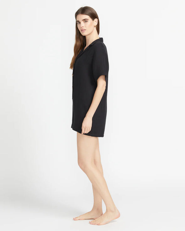 Get beach-ready in style with Volcom's Easy Breezy Romper. Made with airy cotton gauze, this romper is perfect for throwing over your swimwear or wearing alone. The tailored design, complete with a collar and front buttons, offers a relaxed and effortless fit. Featured in classic black.