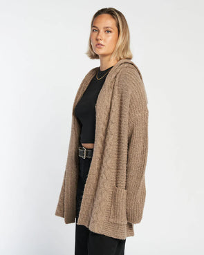 Embody the wild and adventurous spirit with Volcom's Homeward Bound II Cardigan in the simple stone colourway - the perfect sidekick for throwing over your shoulders when there is a nip in the air.