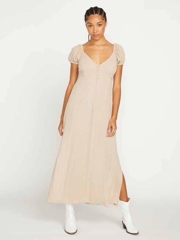 Flowy and flattering, the Moonblast maxi combines beauty and elegance with simple, minimalistic, no-fuss style. Made with silky smooth viscose gauze, you'll enjoy a light a buttery handfeel in a style that won't weigh you down.
