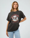 Get ready for some wanderlust with the Wanderlust Oversized Tee. Its distressed print adds a vintage touch and pairs perfectly with your favorite denim for a relaxed, effortless look. In a vintage washed black giving the print that worn edge. This soft tee is sure to be your go-to for laid-back days.

Oversized fit
Front print
Distressed graphics