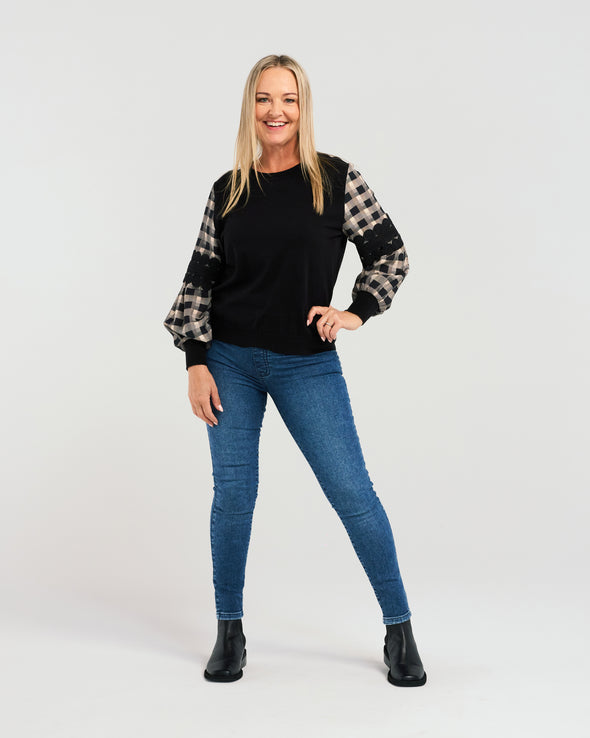 Indulge in luxury with our chic jumper. Featuring long sleeves, a classic round neckline, and delicate lace detailing on the sleeves, this piece exudes sophistication. The trendy plaid pattern on the sleeves adds a unique touch, making it a must-have statement piece for your wardrobe. Elevate your style with this exclusive design.