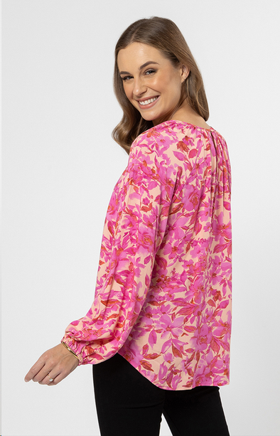 Seeking Lola does it again with this stunning Pink Floral long sleeve nice top. Your easy go to wardrobe piece that will look fantastic with all of your winter pants. Pair it up with a blazer and you have the very best elevated look. Add a pop of colour to your wardrobe today.